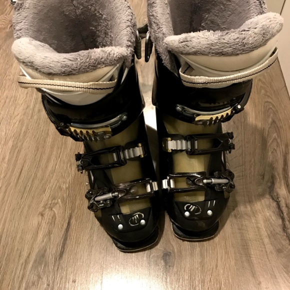 Women’s Downhill Ski Boots (6.5) - Picture 2 of 2
